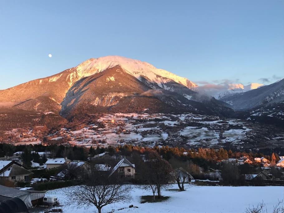 Gite Confort 15 Couchages, Vue Panoramique Montagne Hautes Alpes, Terrasses Embrun Kültér fotó